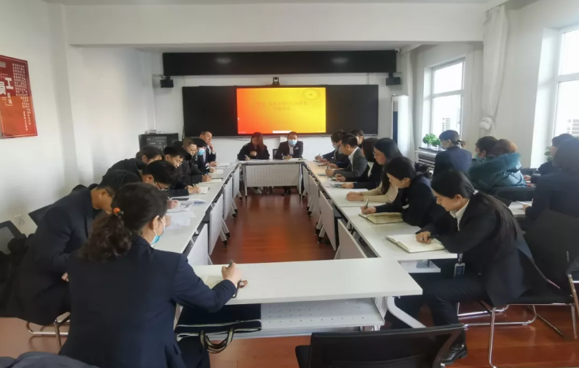 鞍勤集團、溫泉集團召開“兩會”及元旦春節(jié)信訪維穩(wěn)專題會議